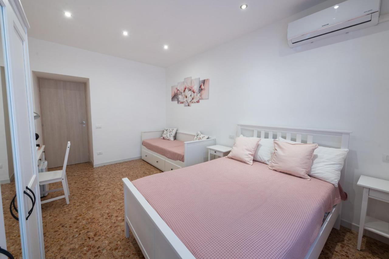 Casa Rosa Beige E Blu Apartment Рим Екстериор снимка